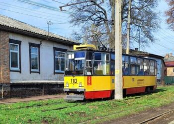 У Конотопі зупинено рух електротранспорту, автобуси курсують за графіком