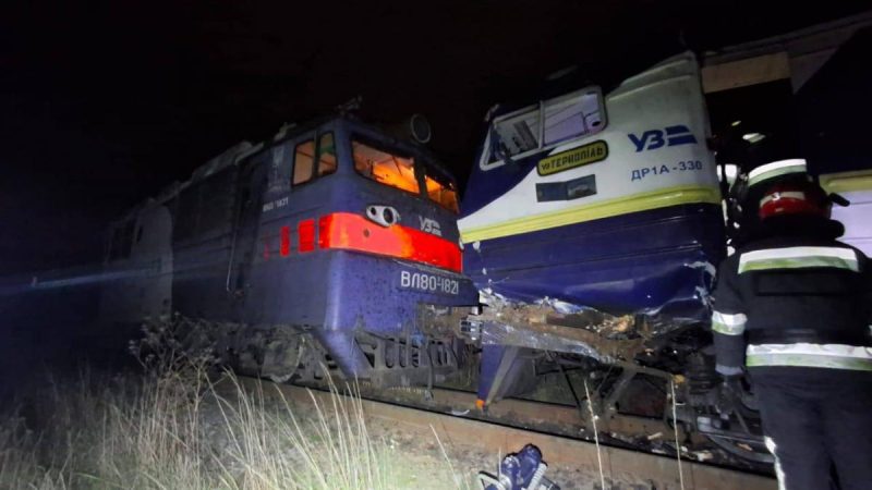 У Львові зіткнулися потяги, є постраждалі, - Укрзалізниця