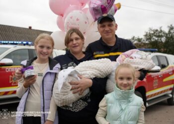 У родині роменського рятувальника народилося дві донечки: тепер у сім’ї зростає четверо дівчаток