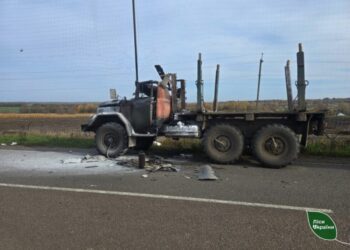 У Шосткинському районі ворожий дрон атакував лісовоз