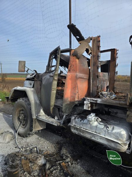 У Шосткинському районі ворожий дрон атакував лісовоз