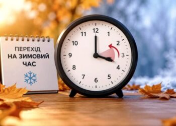 Україна переходить на зимовий час: коли переводити годинники та в який бік крутити стрілки