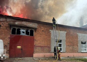 Вранці окупанти атакували безпілотниками промзону в Сумах